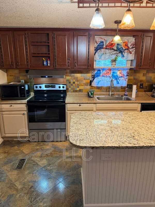 906 Rolling Meadows Rd - Photo 4 of 22