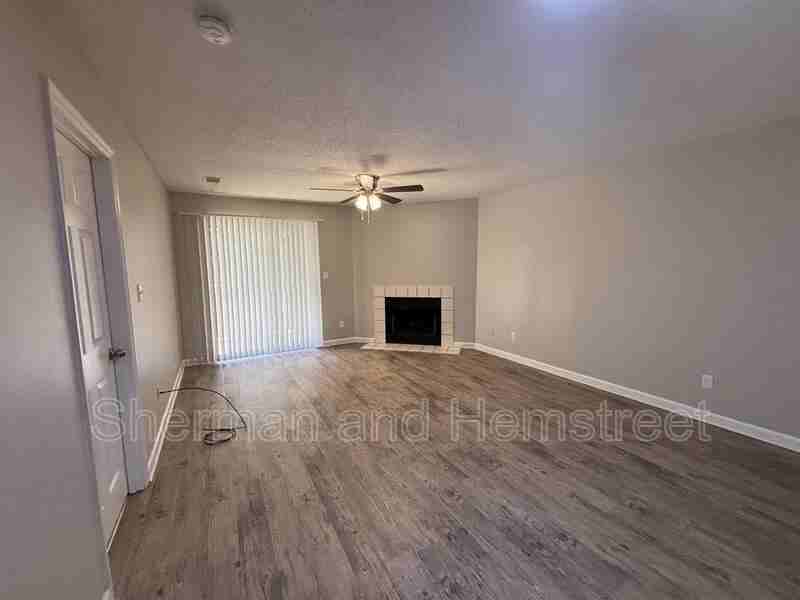 406 Commons Dr #406 - Photo 2 of 16