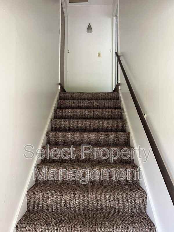 3705 Sleepy Hollow Ln - Photo 3 of 14
