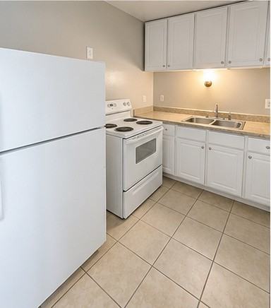 Aria - 1085 Saint Clair St. #3 - Photo 2 of 10