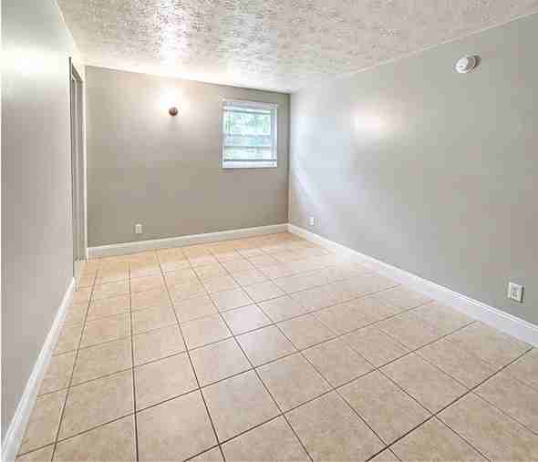 Aria - 1085 Saint Clair St. #3 - Photo 3 of 10