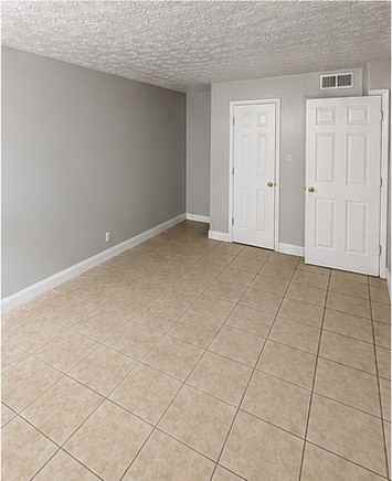 Aria - 1085 Saint Clair St. #3 - Photo 5 of 10