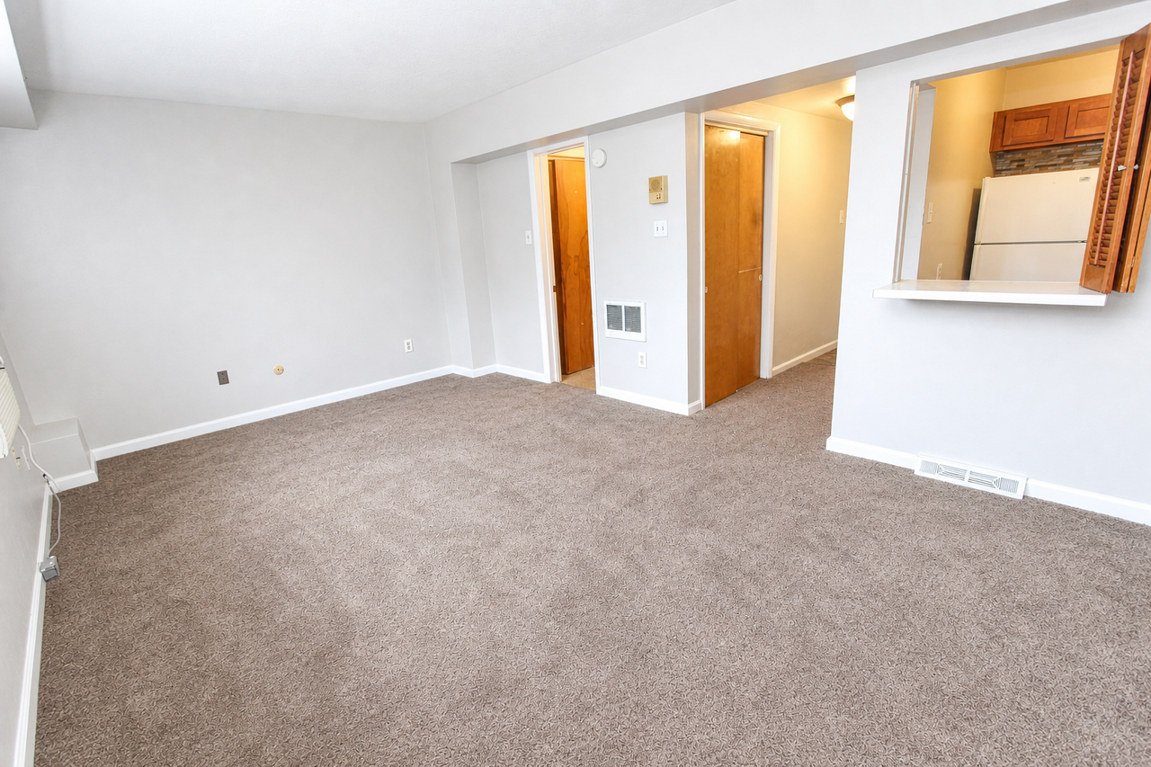 JAMES MANOR -- 057 - Photo 3 of 6