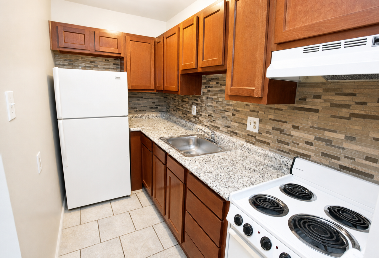 JAMES MANOR -- 057 - Photo 4 of 6
