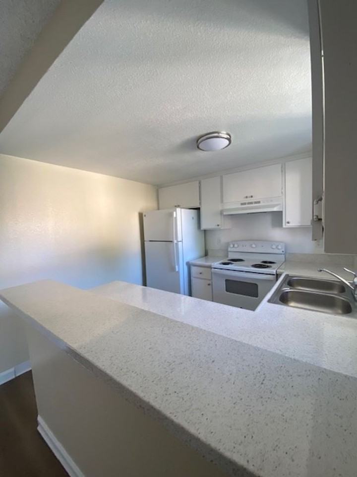 Summer Brook Apartments - Photo 4 of 27