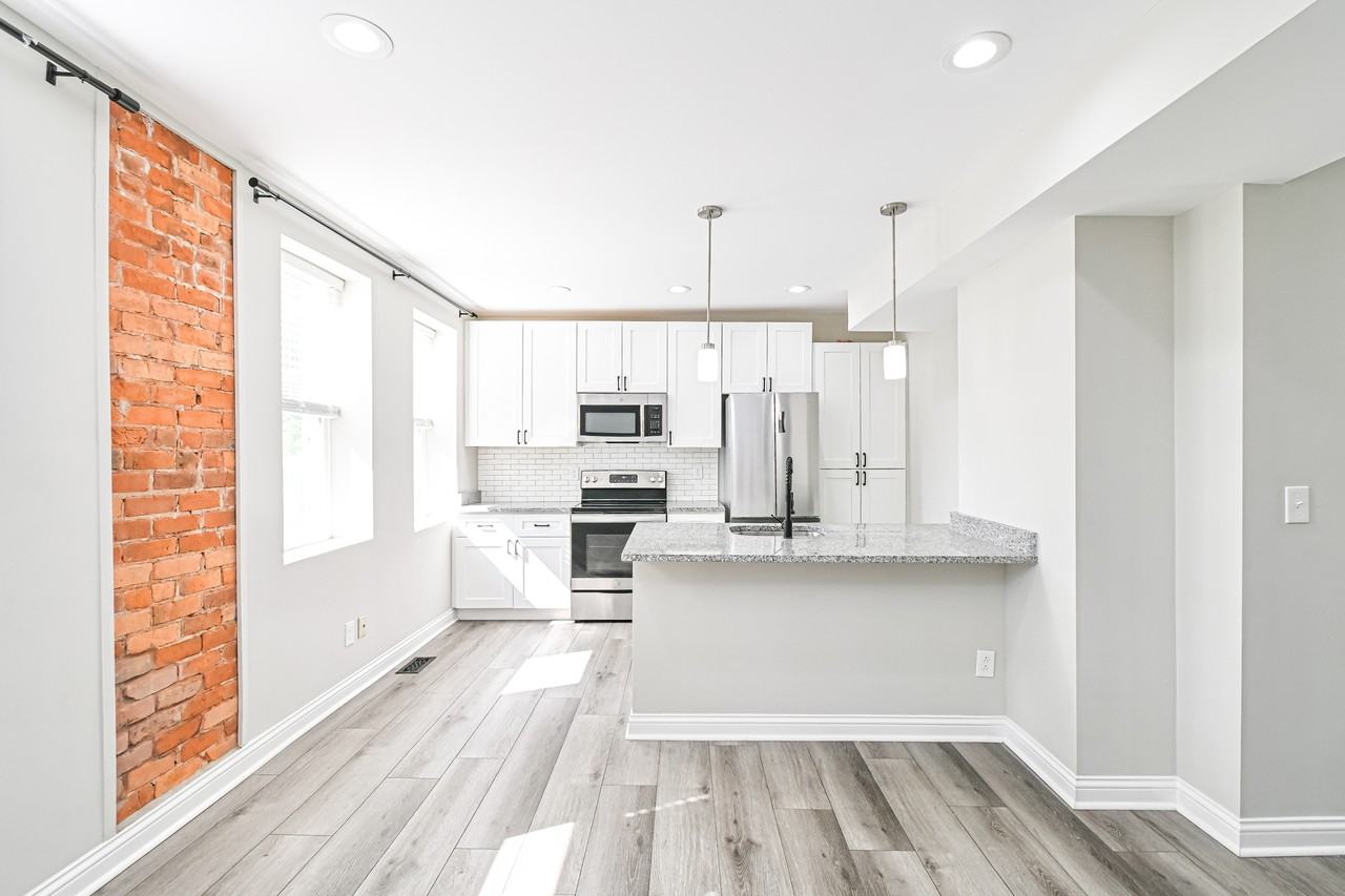 2823 Ashland Avenue - Photo 2 of 40