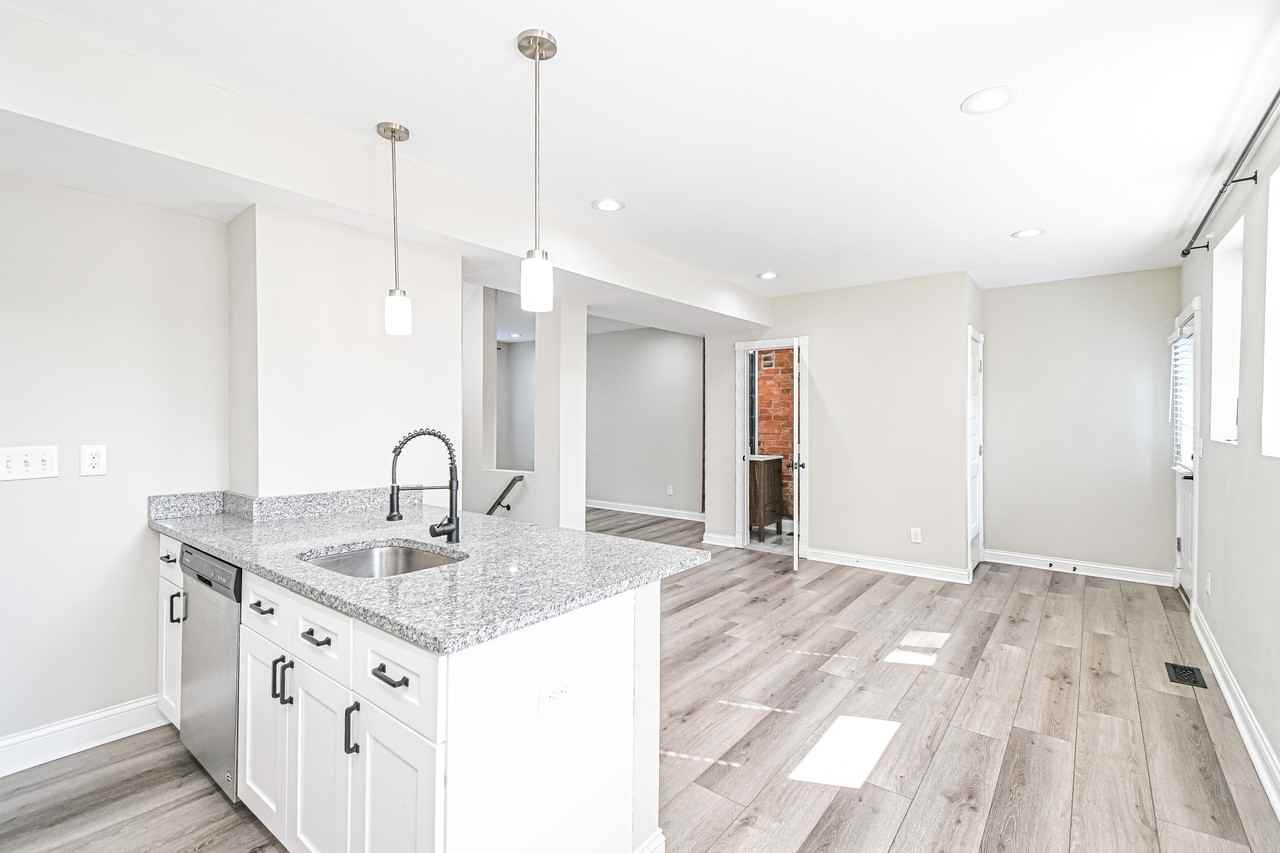 2823 Ashland Avenue - Photo 6 of 40