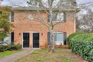 featured image of 2905 Arrowhead Dr