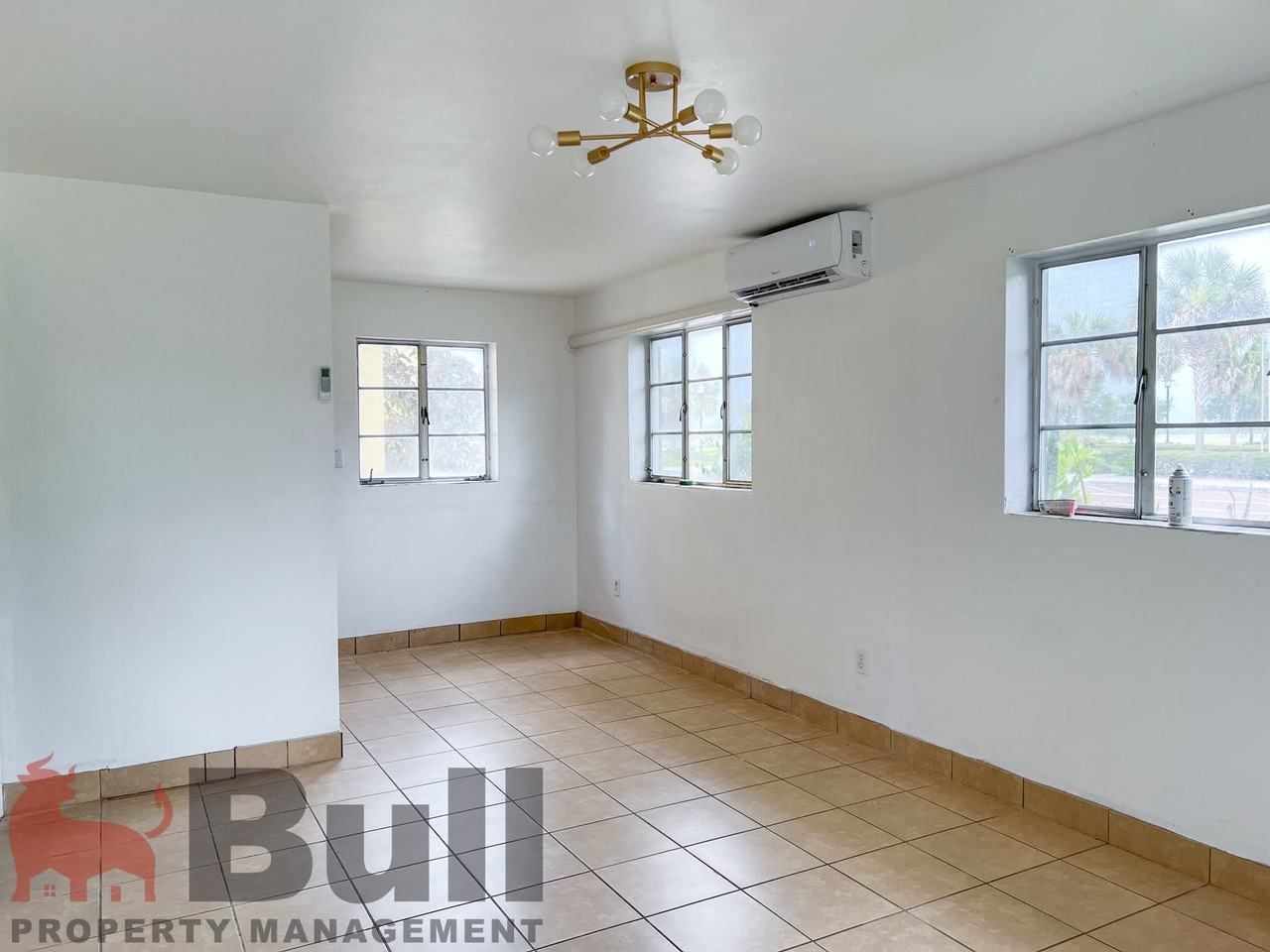 Lakeside APT - Photo 3 of 26