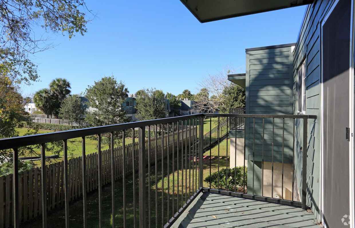 Sumerset Apartments - Photo 3 of 42