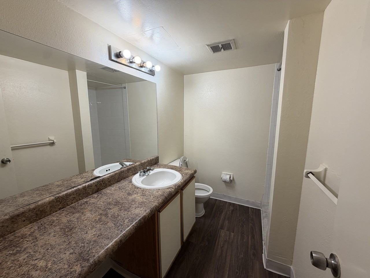 Sumerset Apartments - Photo 5 of 42