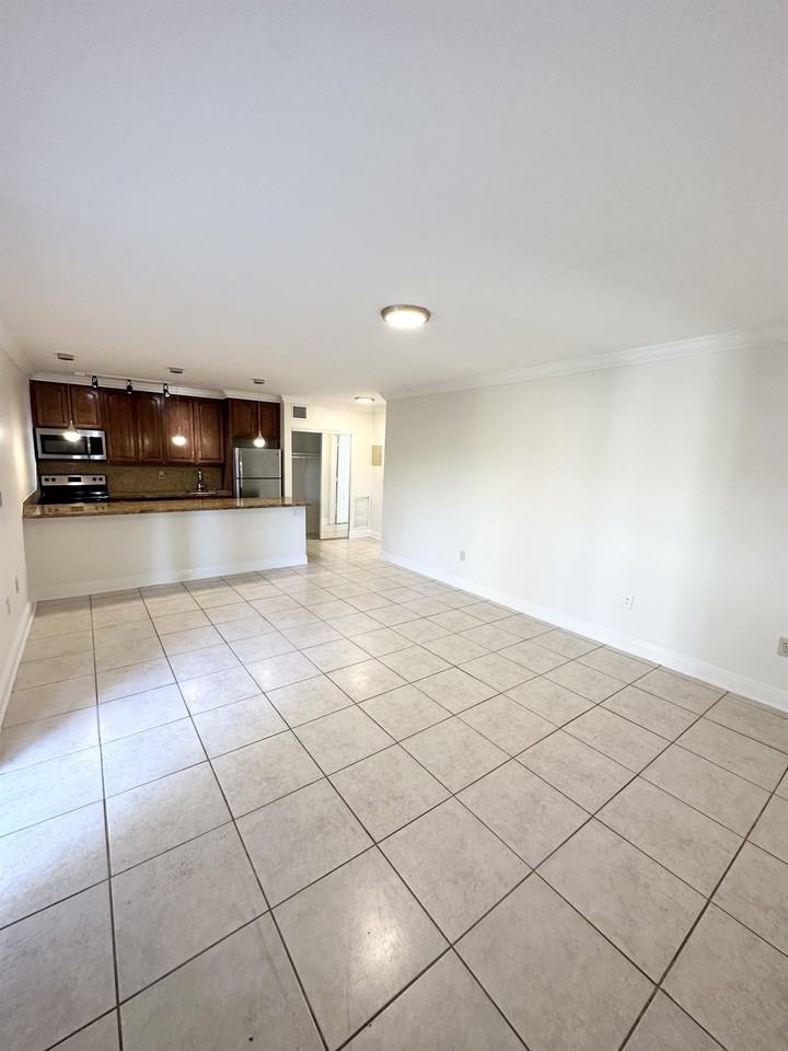 Apex Residence - Photo 2 of 50