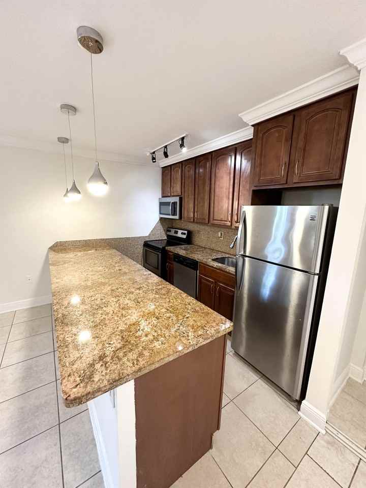 Apex Residence - Photo 3 of 50