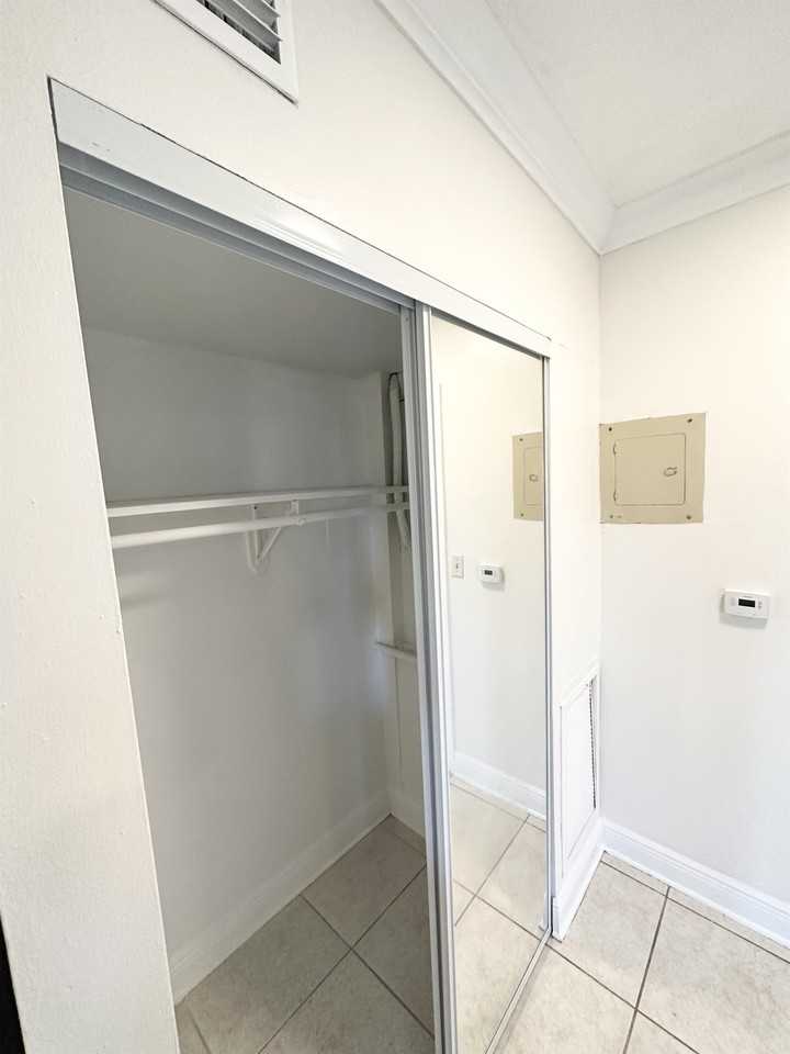 Apex Residence - Photo 4 of 50