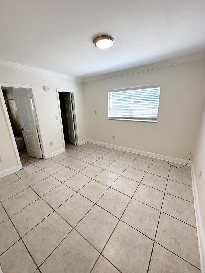 Apex Residence - Photo 5 of 50