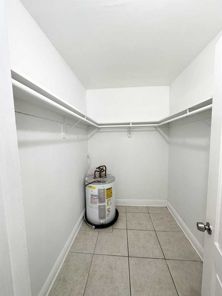 Apex Residence - Photo 7 of 50
