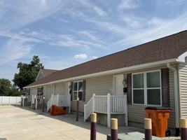 featured image of 911 N Riverside Dr