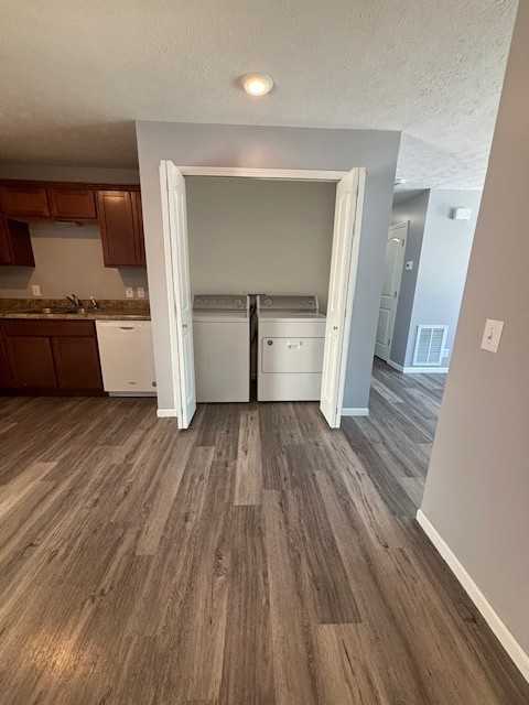 911 North Riverside Drive - Photo 5 of 21