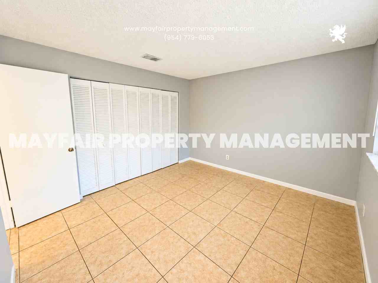 3615 Southwest 52nd Avenue - Photo 5 of 16