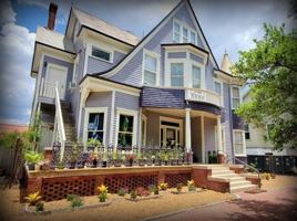 featured image of 118 E 31st St