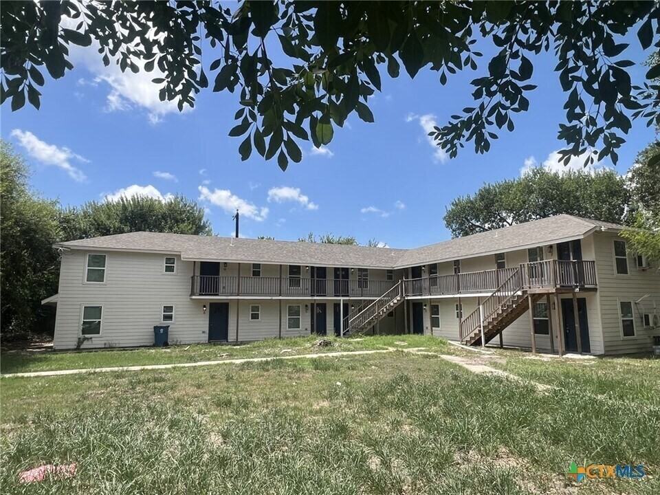 201 Lowery Drive - Photo 4 of 30
