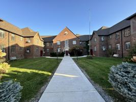 featured image of 718 W Mulberry St