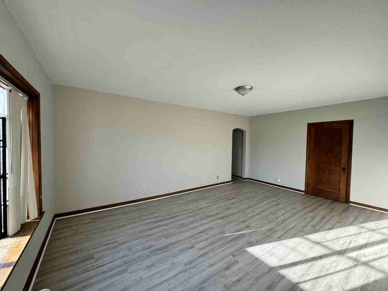 718 West Mulberry Street - Photo 6 of 9