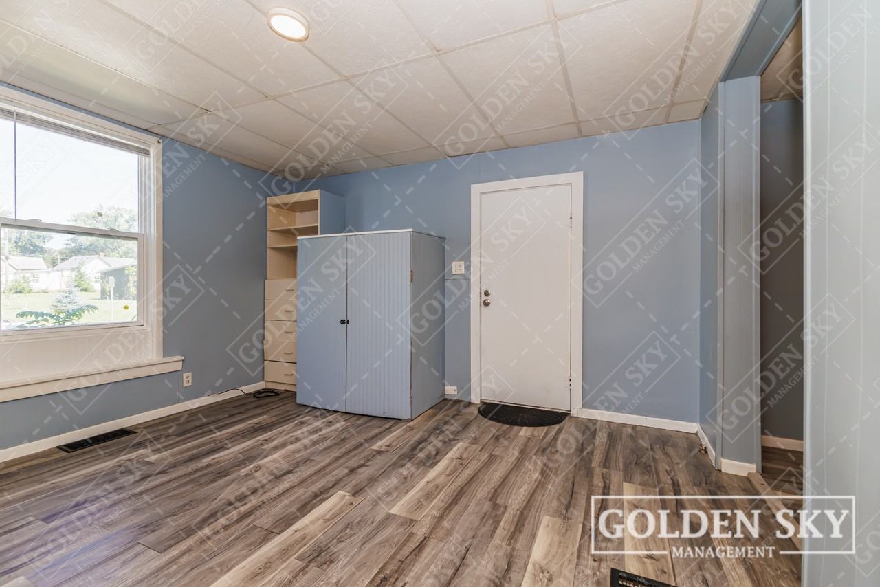 915 West Powers Street - Unit 1 - Photo 4 of 9