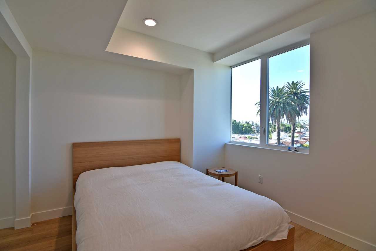 2958 South Victoria Avenue - Photo 3 of 9