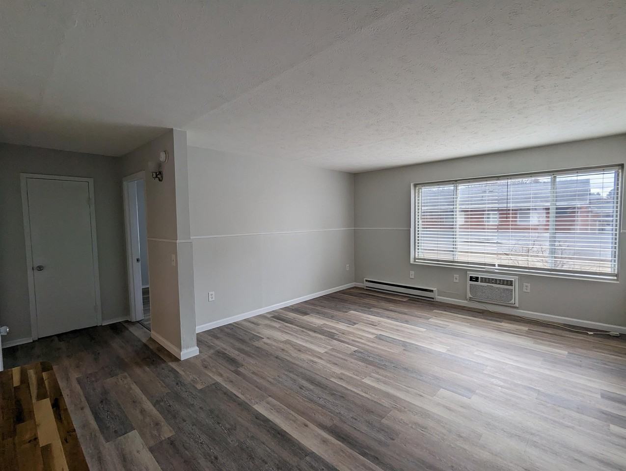 1615 Nottingham Avenue - Photo 4 of 19