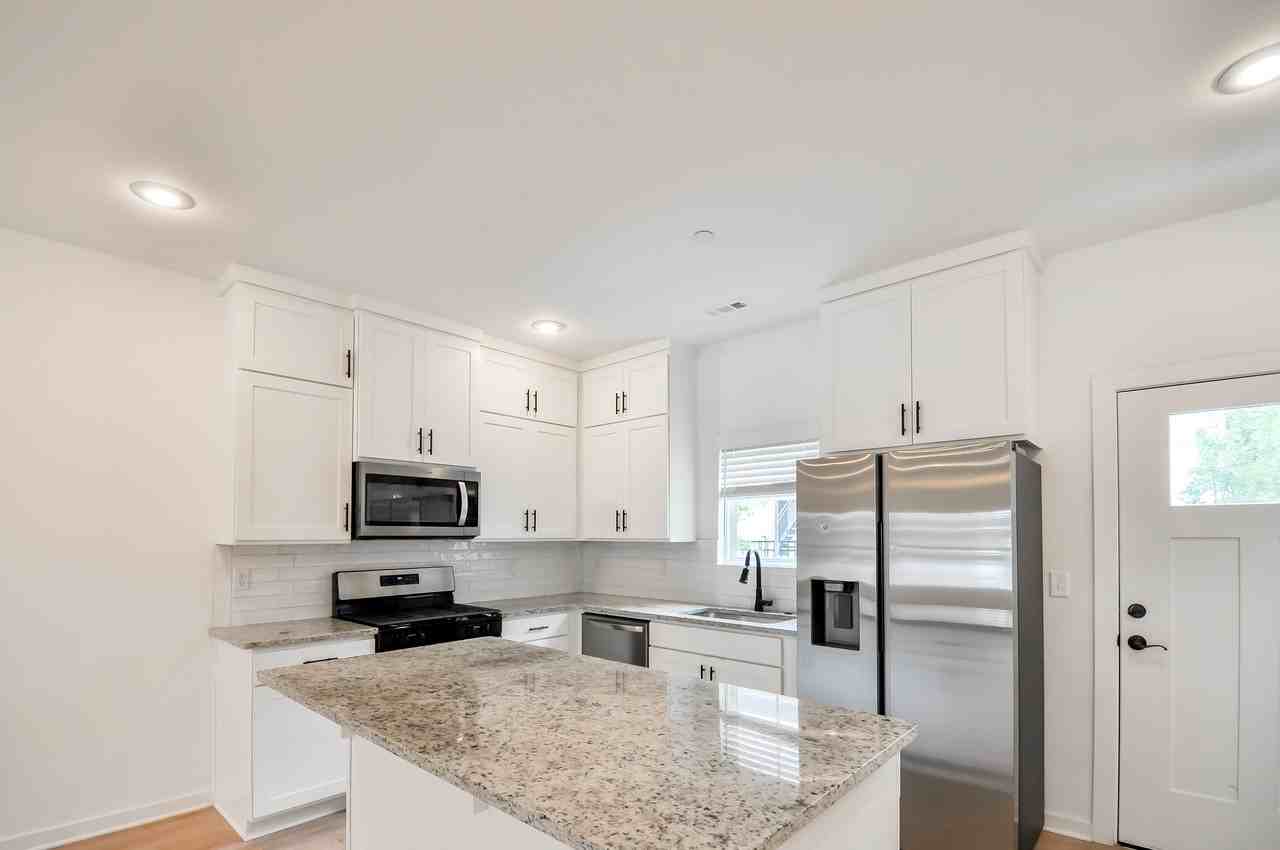 1911 South Garland Avenue - Photo 4 of 15
