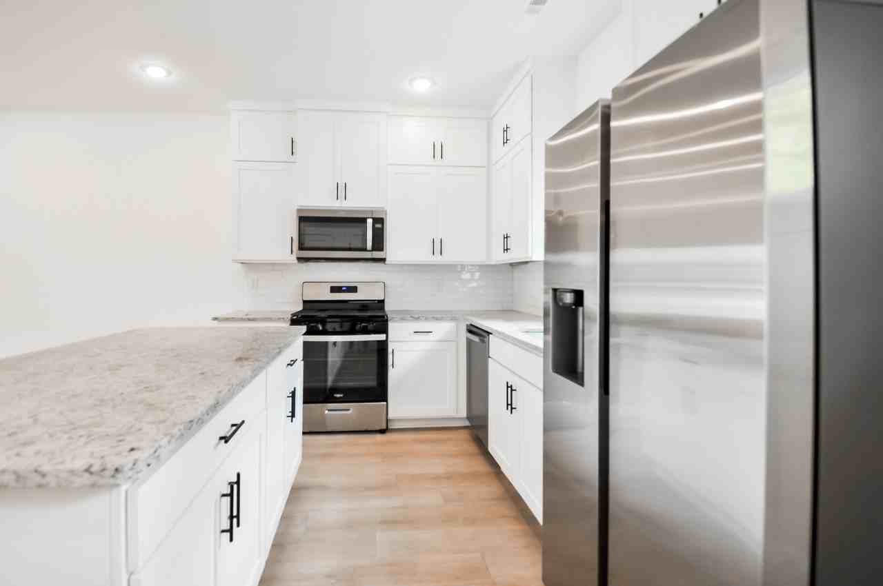 1911 South Garland Avenue - Photo 5 of 15