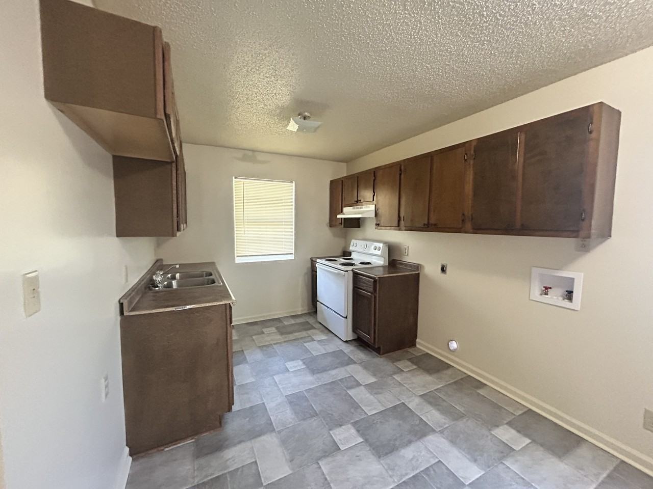 2710 South Taft Street - Photo 4 of 26