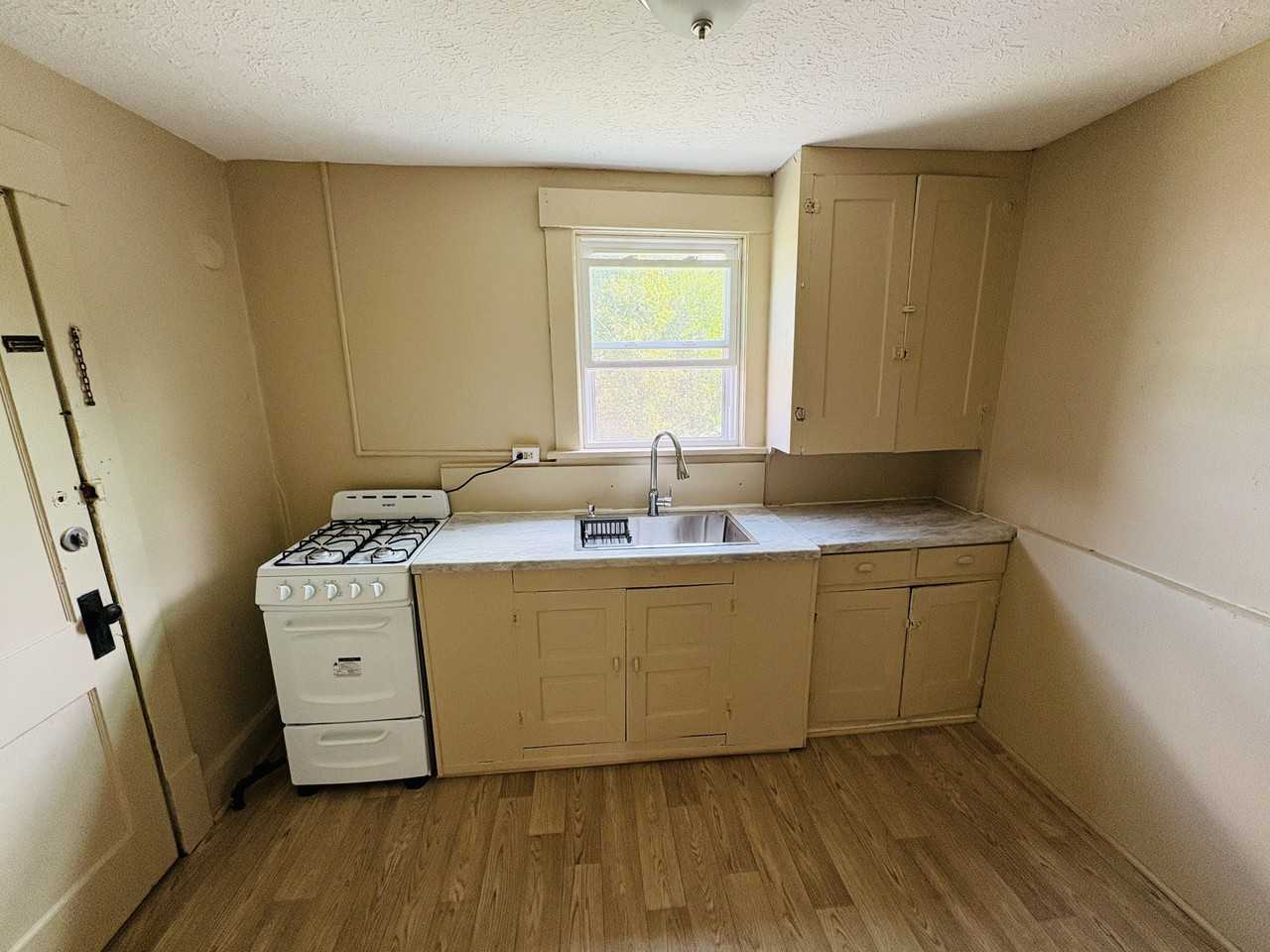 136 Park Avenue Southwest - Photo 2 of 14