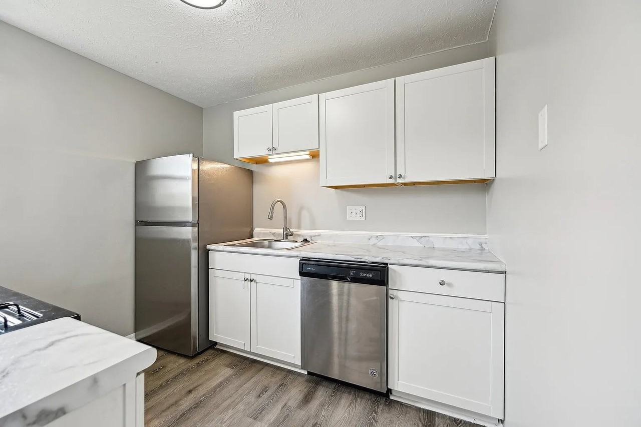 925 West 5th Street - Photo 3 of 50
