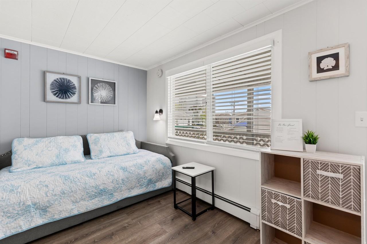 44 East Grand Avenue - Photo 3 of 16