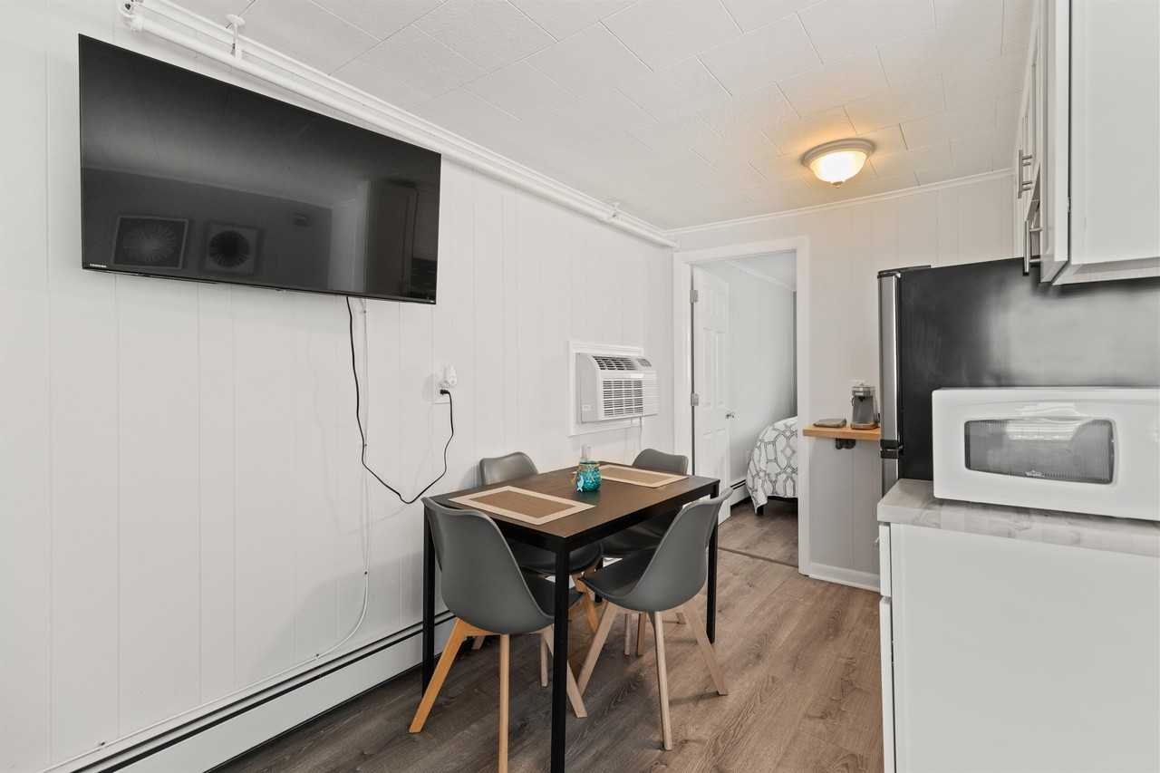 44 East Grand Avenue - Photo 4 of 16