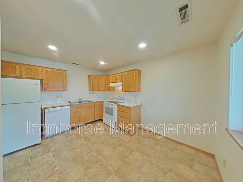 8 Michael Grove Ave - Photo 6 of 19