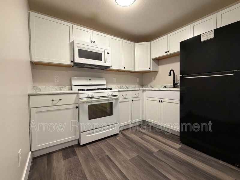 877 N 26th St - Photo 2 of 12