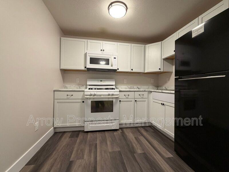 877 N 26th St - Photo 3 of 12