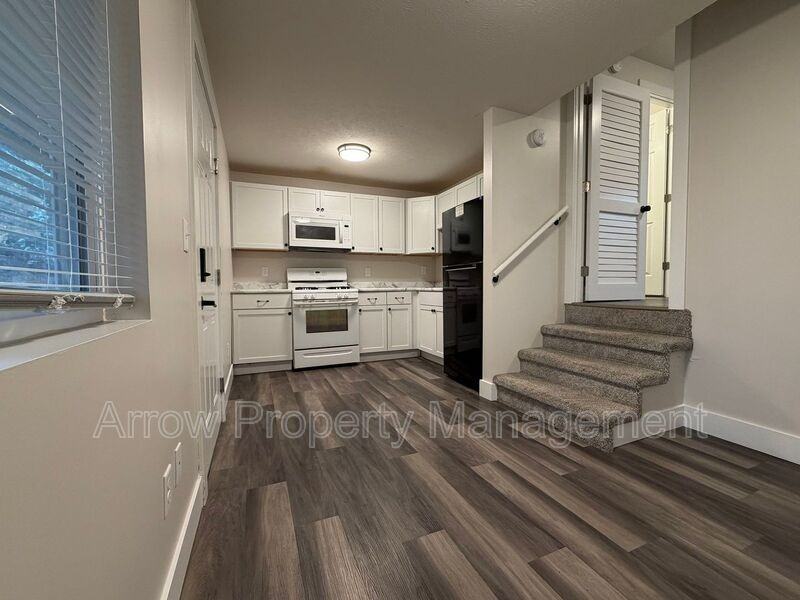 877 N 26th St - Photo 4 of 12
