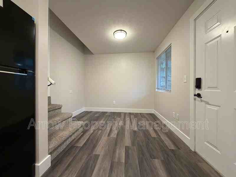 877 N 26th St - Photo 5 of 12
