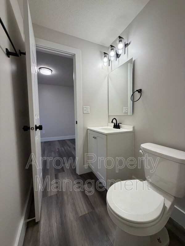 877 N 26th St - Photo 7 of 12