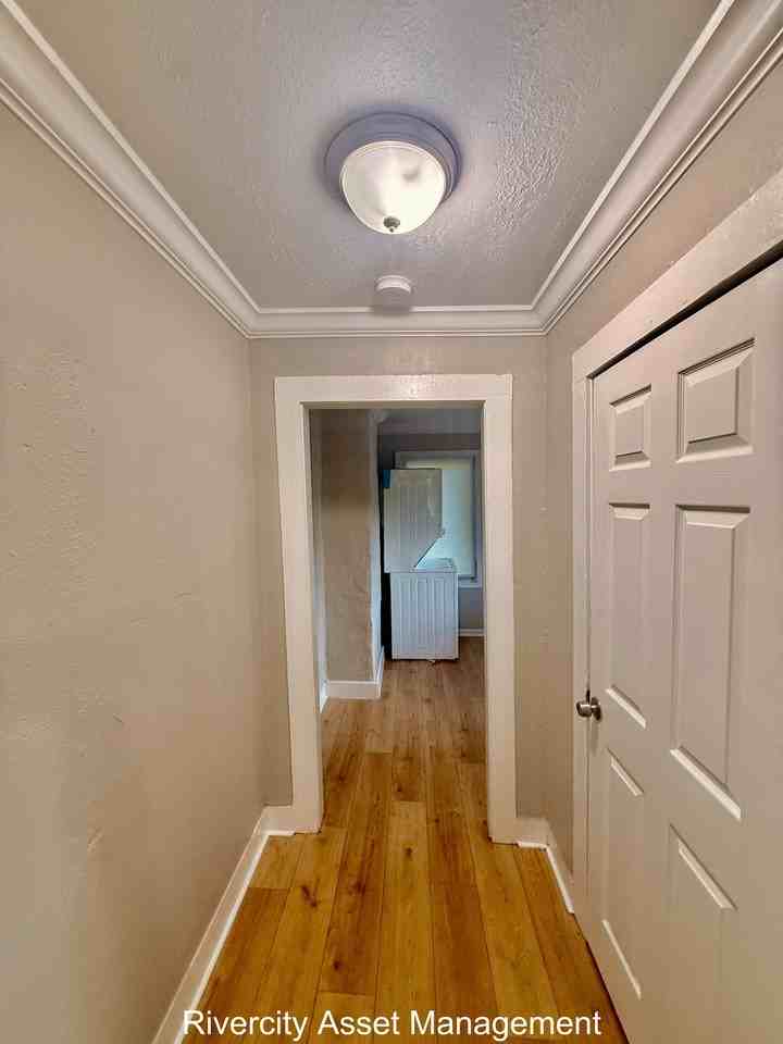 2204-2206 Lyon Ave. - Photo 5 of 7