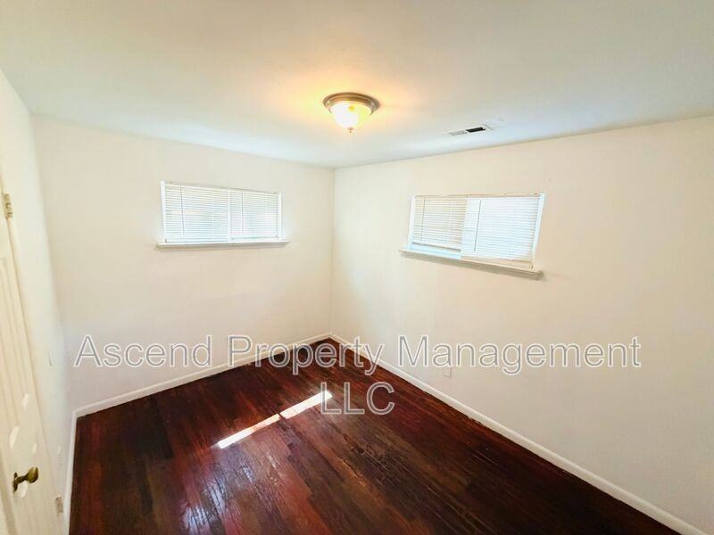 1113 Jarvis Ave - Photo 6 of 9