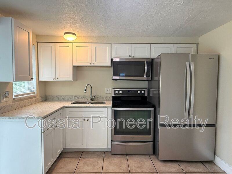 7908 Butler Ave - Photo 5 of 20