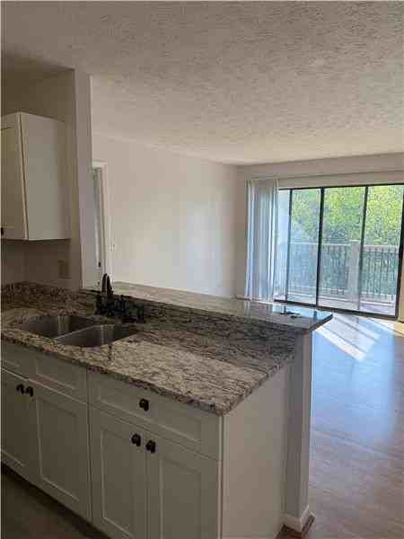18 Woodland Hills Dr #6 - Photo 4 of 10