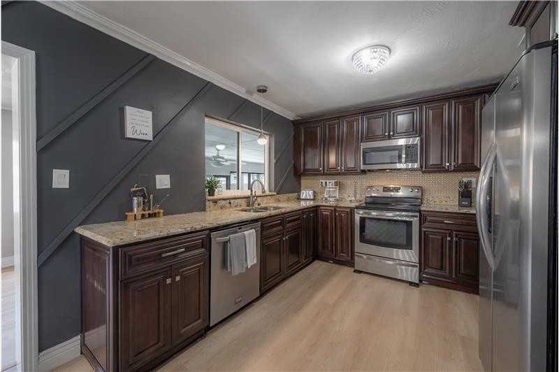 2916 W Collins St - Photo 3 of 13