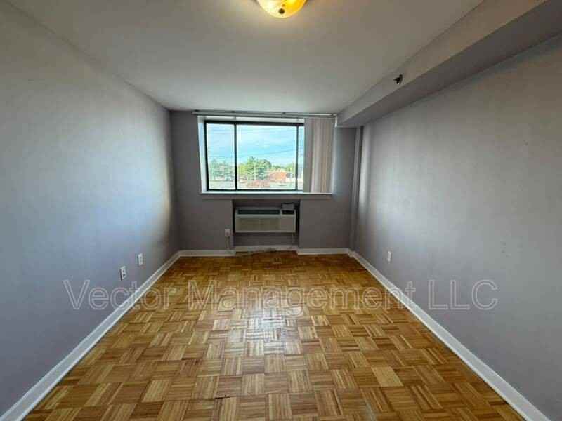 1349 Dixwell Ave - Photo 4 of 10