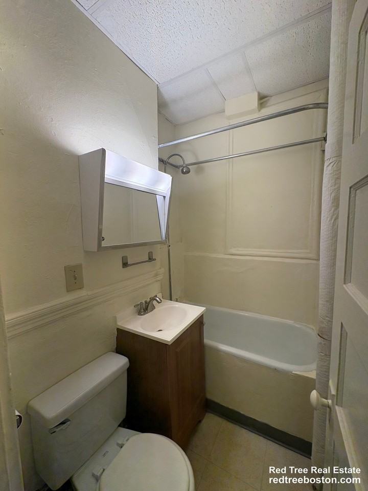 24 Phillips St #4 - Photo 6 of 15